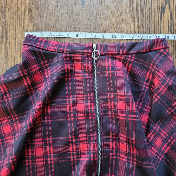 Hot Topic Black & Red Plaid O-Ring Skater Skirt Size Junior's Large - Picture 8 of 10
